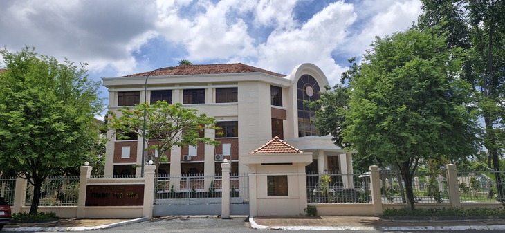 trụ sở dôi dư - Ảnh 1.