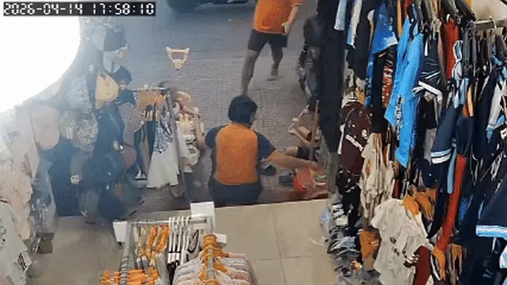 Công an điều tra vụ người đàn ông lao vào đá người mẹ trẻ ngã bật ngửa - Ảnh 1.