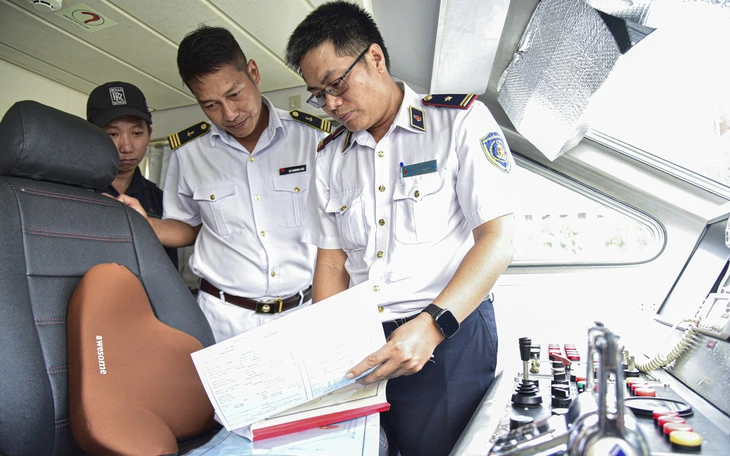 TP.HCM tạm ngưng thi công trên đường sá, tăng cường xe, bán vé đúng giá dịp lễ 30-4 - Ảnh 2.