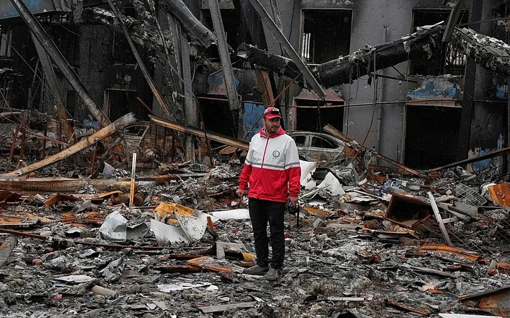 Iran dọa phong tỏa Biển Đỏ nếu Mỹ tiếp tục kiểm soát eo biển Hormuz - Ảnh 2.