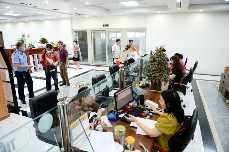 Sập bẫy 'cán bộ bảo hiểm xã hội', vợ chồng cụ bà 72 tuổi mất hơn 140 triệu đồng - Ảnh 1.