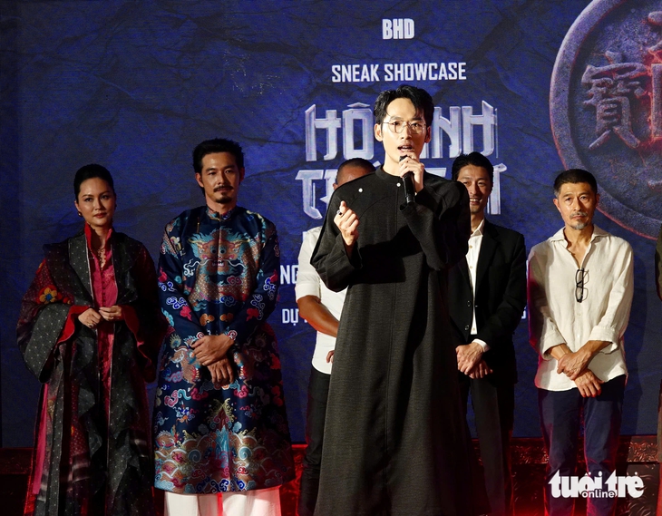 Tuấn Trần 'nằng nặc' đòi quay cảnh cuối Hộ linh tráng sĩ bất chấp chấn thương - Ảnh 4.