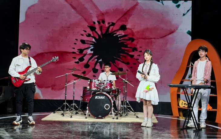 Chắt 12 tuổi của nhạc sĩ Văn Cao làm mới ca khúc ‘Mùa xuân đầu tiên’ - Ảnh 1.