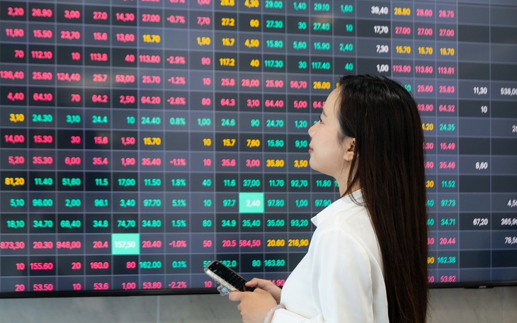 VN-Index tăng 4 phiên liên tiếp, vượt 1.800 điểm nhưng 'xanh vỏ đỏ lòng'  - Ảnh 3.