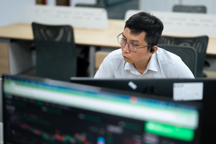 Vốn hóa lớn trước áp lực đại chúng: Tạo nên 'vàng' hay làm hình thức? - Ảnh 1.