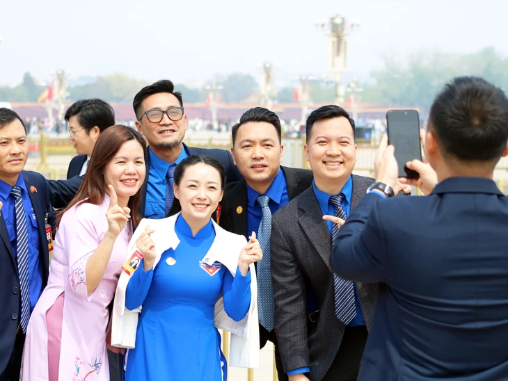 thanh niên - Ảnh 2.