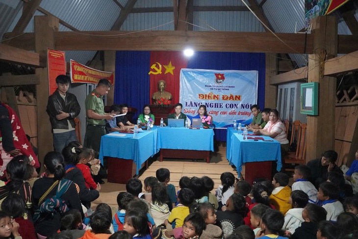 'Lắng nghe con nói' là lời giải của bài toán học sinh Xơ Đăng bỏ học - Ảnh 3.