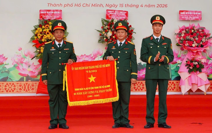 Đại tướng Nguyễn Trọng Nghĩa thăm, làm việc tại Trung đoàn 10  - Ảnh 4.