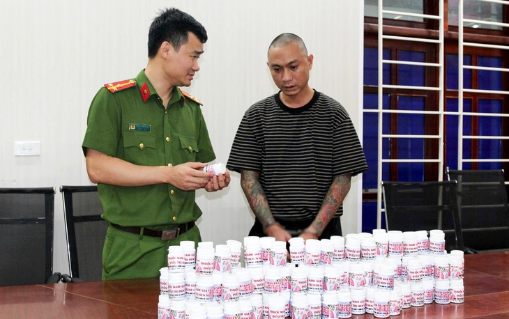 Bắt người sản xuất thuốc giả, xịt sơn quảng cáo 'khỏi hen 100%' - Ảnh 3.