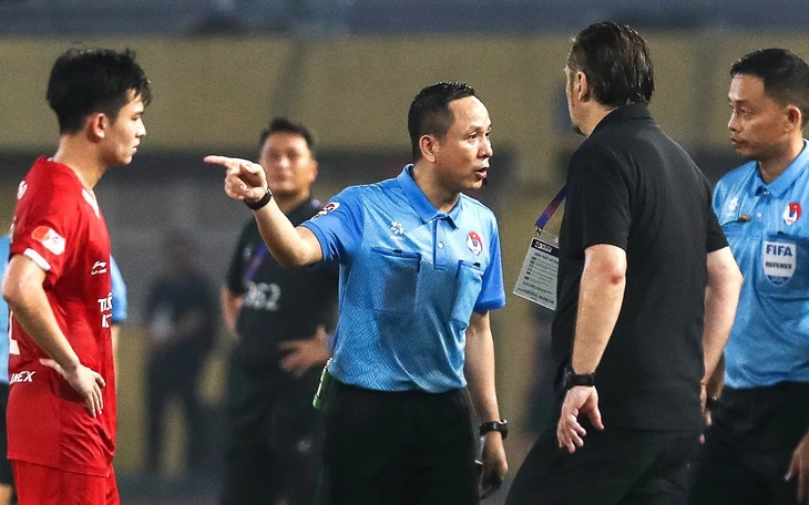 Hai trọng tài FIFA điều hành V-League - Ảnh 2.