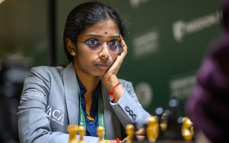 Kỳ thủ 20 tuổi Sindarov gây thất vọng khi bị loại ngay tại vòng 1 - Ảnh 3.