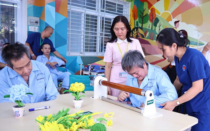 Giám đốc Sở Y tế TP.HCM đề xuất thanh toán BHYT khám lưu động cho người yếu thế - Ảnh 3.