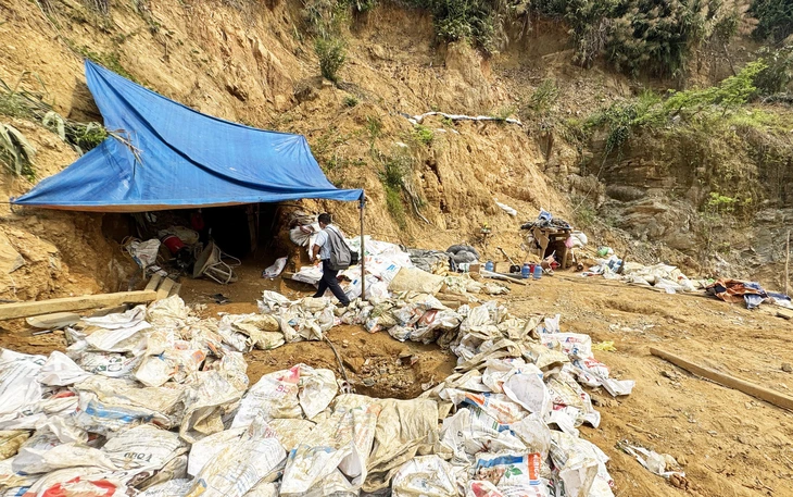 Kiểm tra, truy quét khai thác vàng trái phép ở Hố Nước - Ảnh 2.