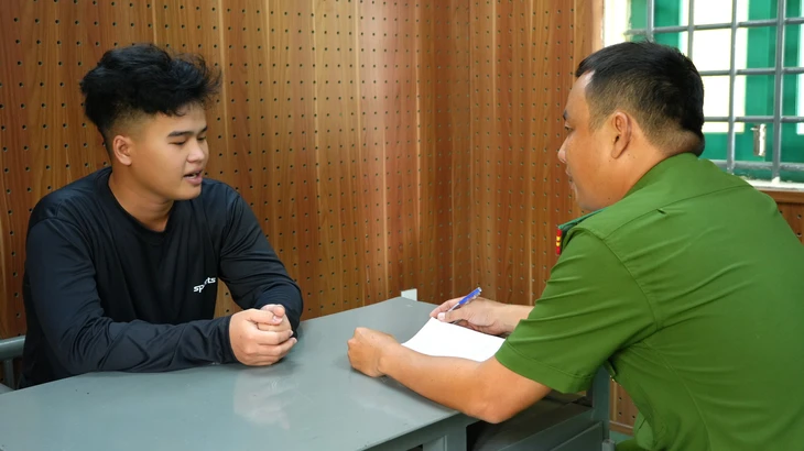 Khởi tố, tạm giam 2 đối tượng trộm 30 lượng vàng - Ảnh 1.