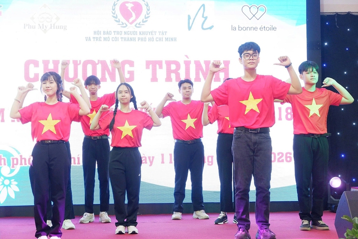 Xóa rào cản cho người khuyết tật - Luật pháp bảo vệ sao vẫn thiệt thòi? - Ảnh 2.