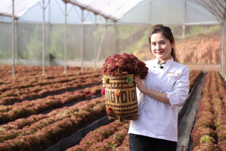 Á quân 2 Top chef hướng dẫn món thạch hoa cúc long nhãn và kem đá bào kiểu Ý xua tan nắng nóng - Ảnh 1. kem đá bào - Ảnh 1.