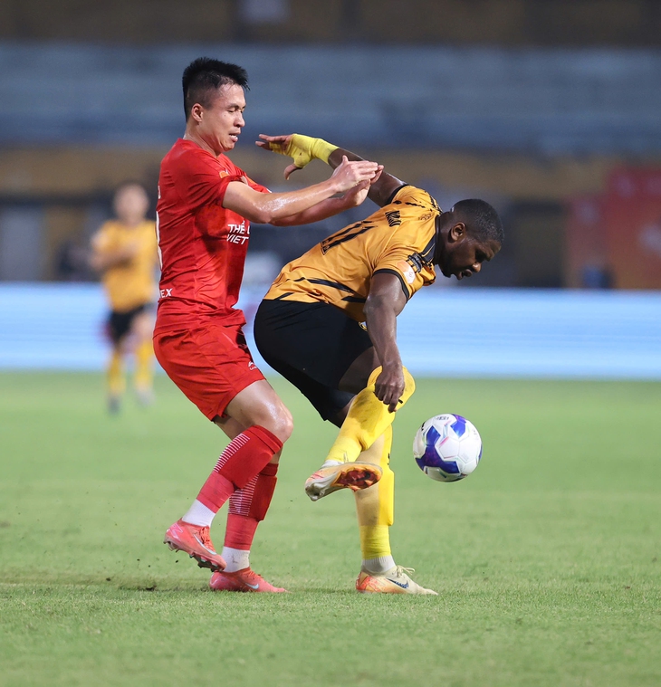 Đừng để V-League nóng vì trọng tài và bạo lực - Ảnh 1. V-League - Ảnh 1.