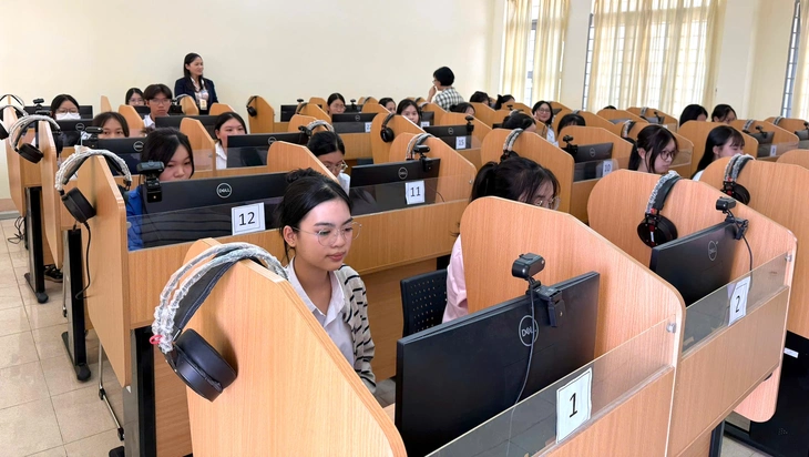 Gần 5.800 chỉ tiêu vào Trường đại học Sư phạm TP.HCM, đa dạng phương thức xét tuyển - Ảnh 1.