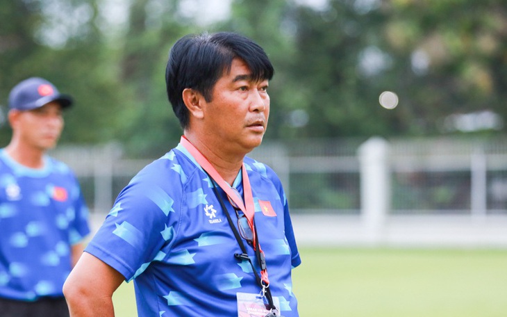 HLV Trần Minh Chiến rời Đà Nẵng, vụ giải cứu đổ bể - Ảnh 2.