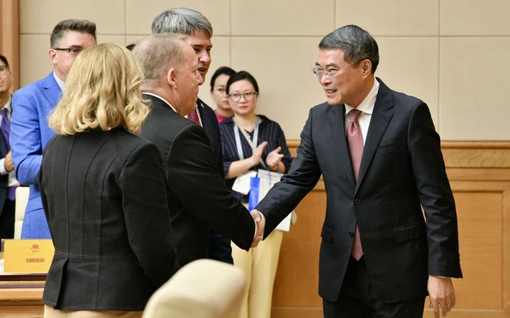 Thủ tướng Lê Minh Hưng giao nhiệm vụ về biên chế, sắp xếp thôn tổ và cải cách tiền lương - Ảnh 4.