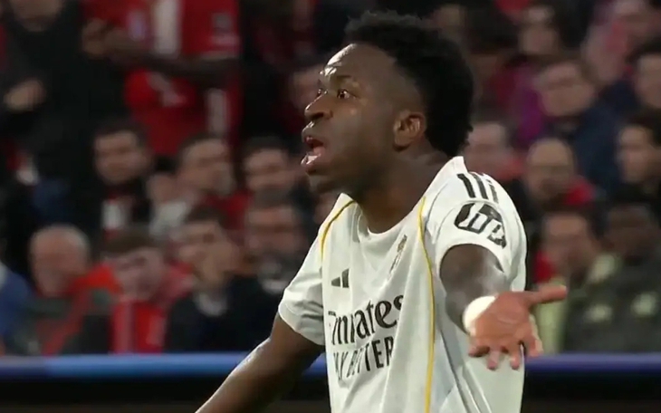 Camavinga xin lỗi vì tấm thẻ đỏ trong trận gặp Bayern Munich - Ảnh 2.