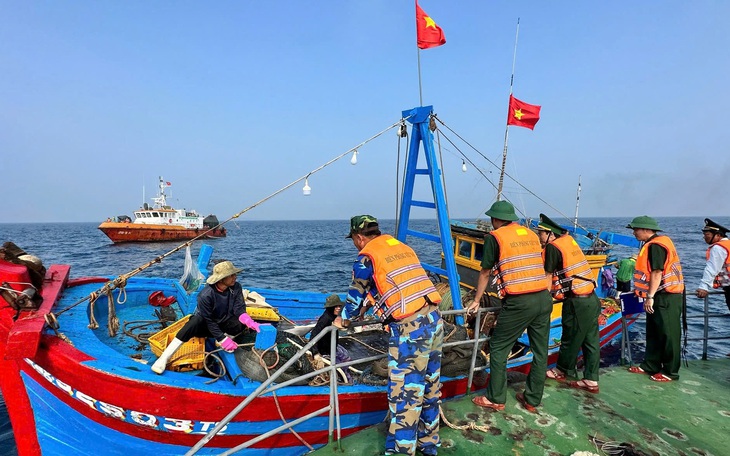 Mỹ giảm nhập thủy sản Việt vì thuế, Trung Quốc tăng mua 50% tôm hùm, cá tra, cua   - Ảnh 2.