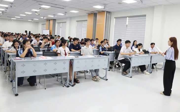 Thí sinh tăng mạnh, ĐH Quốc gia TP.HCM mở rộng điểm thi đánh giá năng lực đợt 2 - Ảnh 3.