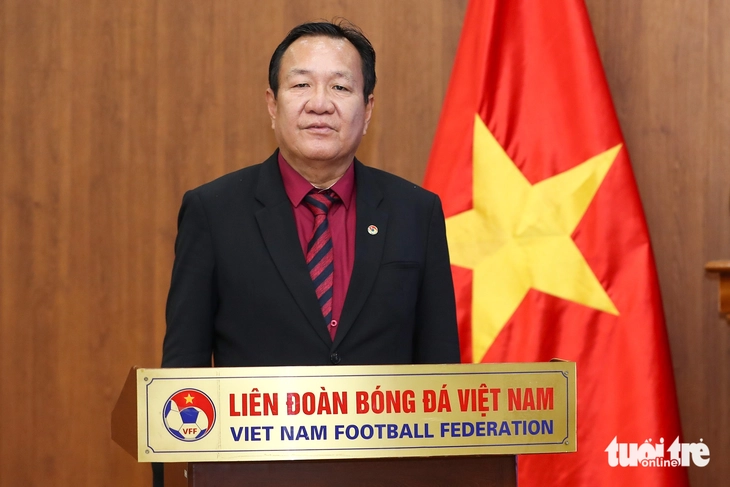 Lên dẫn dắt tuyển nữ Việt Nam, huấn luyện viên Hoàng Văn Phúc tri ân ông Mai Đức Chung - Ảnh 5.