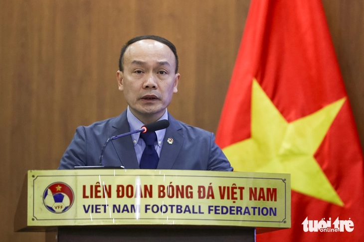 Lên dẫn dắt tuyển nữ Việt Nam, huấn luyện viên Hoàng Văn Phúc tri ân ông Mai Đức Chung - Ảnh 6.