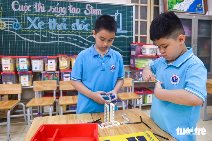 Học sinh khuyết tật hào hứng kéo co, nhảy bao bố - Ảnh 4.