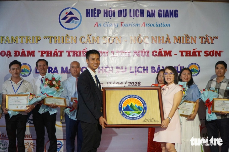 Cần quy hoạch bài bản để định vị lại du lịch núi Cấm - Ảnh 3.