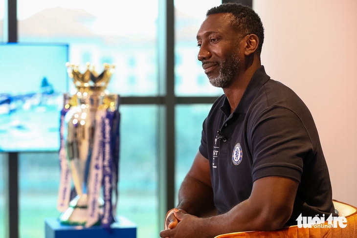 Huyền thoại Chelsea đến Việt Nam, đưa lời khuyên cho các tiền đạo - Ảnh 3.