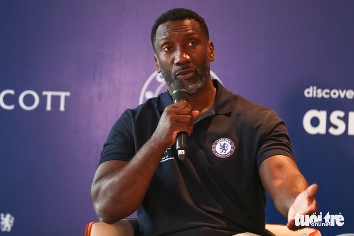 Huyền thoại Chelsea đến Việt Nam, đưa lời khuyên cho các tiền đạo - Ảnh 6.