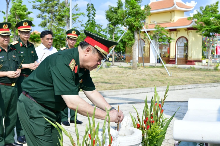 Đại tướng Nguyễn Trọng Nghĩa thăm, làm việc tại Trung đoàn 10, huyền thoại Đặc công Rừng Sác - Ảnh 4.