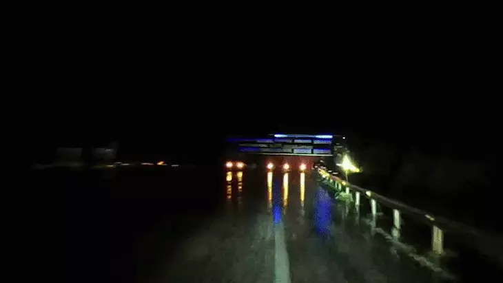 Xe khách lật trên cao tốc Nội Bài - Lào Cai, 5 người bị thương - Ảnh 1.