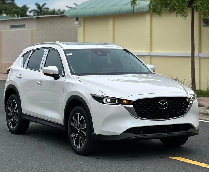 Mazda CX-5 thêm bản thấp ở Việt Nam: Niêm yết chưa tới 700 triệu, còn giảm thêm ở đại lý đọ cả SUV B - Ảnh 2.