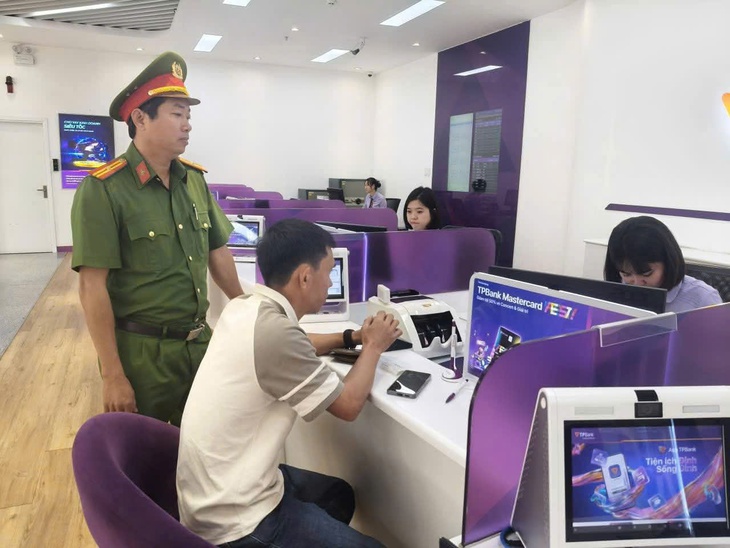 Người đàn ông ở Đà Nẵng trả lại 1,2 tỉ đồng cho người chuyển nhầm - Ảnh 3.