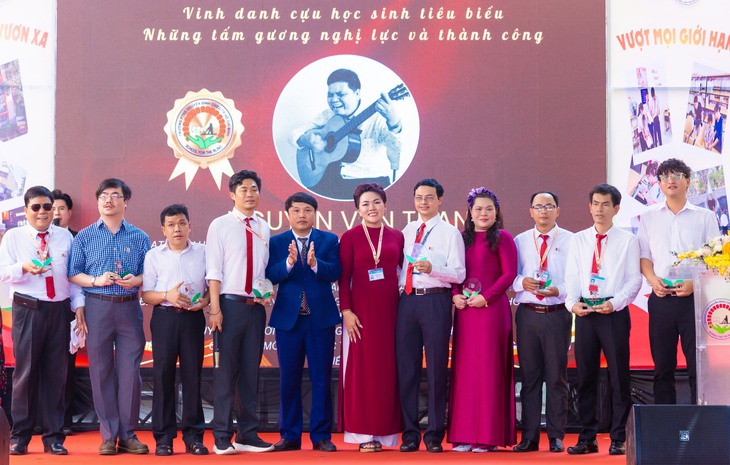 100 năm Trường Nguyễn Đình Chiểu: Hành trình ‘chạm đến trái tim’ - Ảnh 5.