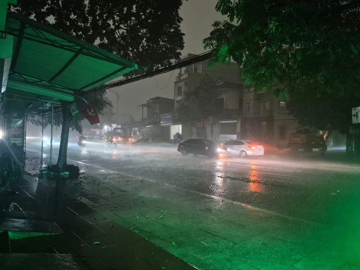 Ngày 17-4: Thái Nguyên, Phú Thọ, Bắc Ninh, Hà Nội... trời tối đen như mực, có nơi mưa to - Ảnh 3.
