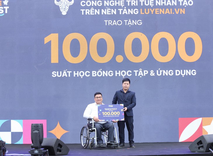 Tặng hơn 100 nghìn suất học bổng, khóa học đào tạo AI, công nghệ số cho người khuyết tật - Ảnh 3.