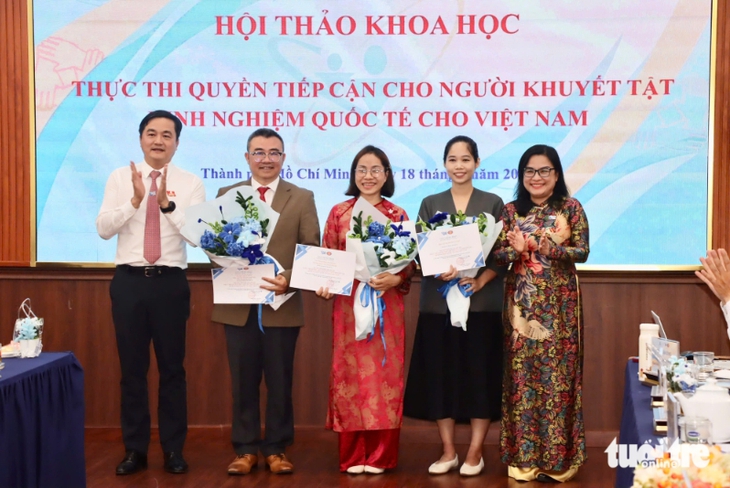 Người khuyết tật khát khao tiếp cận giáo dục hiện đại, môi trường tiện ích, cơ hội công bằng - Ảnh 2.