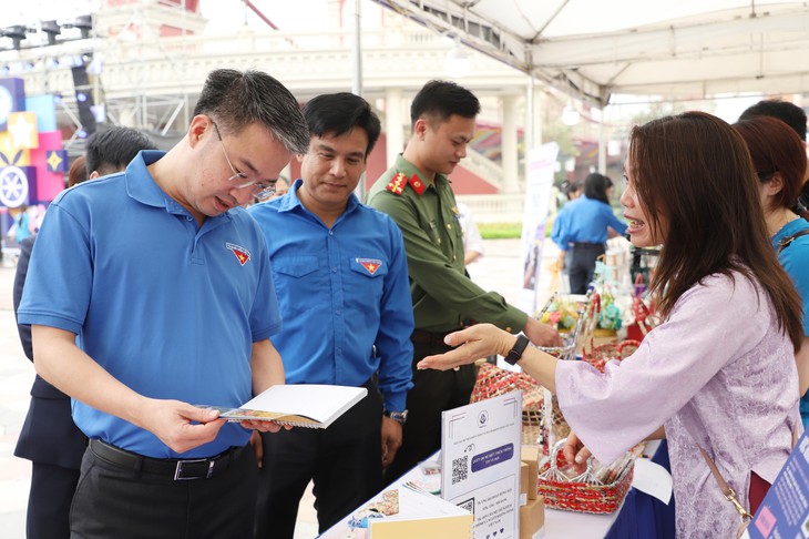 Tặng hơn 100 nghìn suất học bổng, khóa học đào tạo AI, công nghệ số cho người khuyết tật - Ảnh 2.