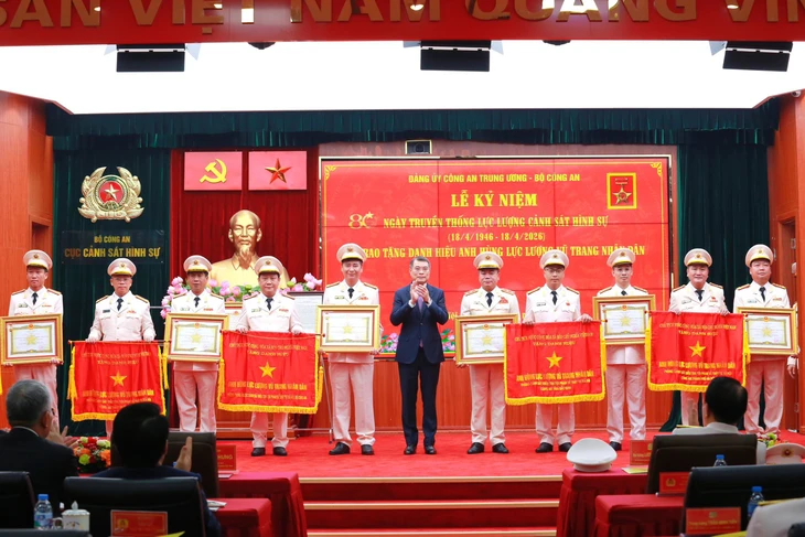 Giám đốc Công an Hà Nội được phong tặng danh hiệu Anh hùng Lực lượng vũ trang nhân dân - Ảnh 2.