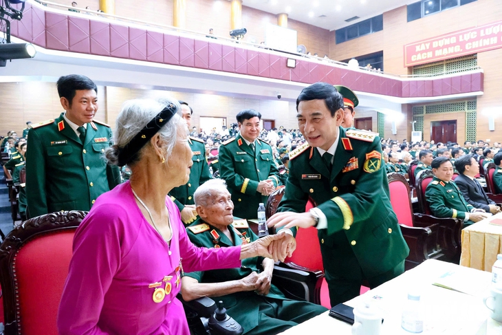 Thủ tướng Lê Minh Hưng: Quân khu 4 viết tiếp trang sử hào hùng, bảo vệ vững chắc đất nước - Ảnh 3.