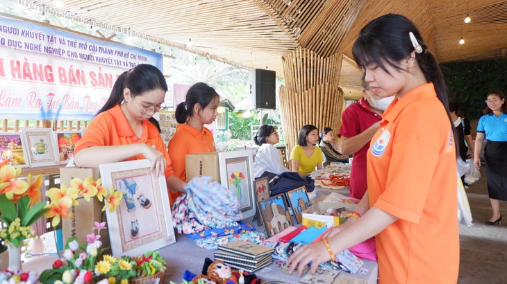 người khuyết tật - Ảnh 2.