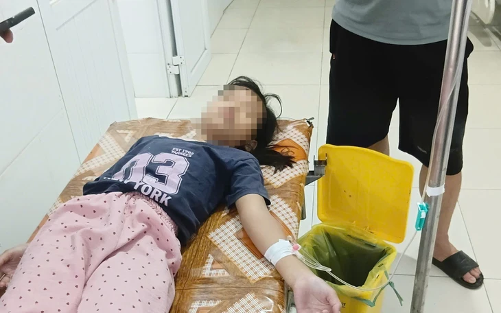 20 người nghi ngộ độc sau khi ăn bánh mì: Bộ Y tế yêu cầu khẩn trương xử lý vi phạm - Ảnh 2.