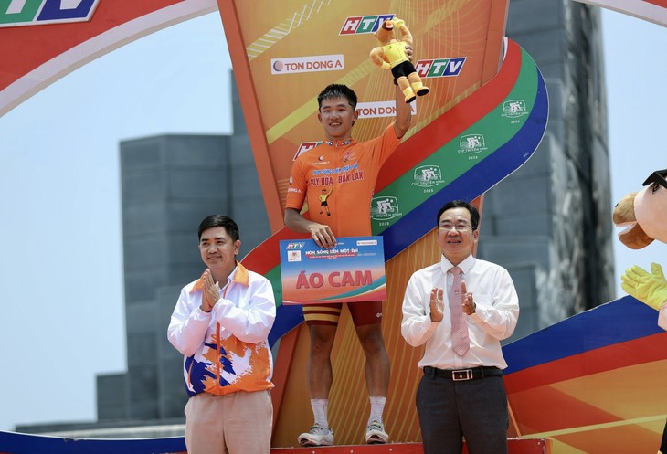 Chặng đua hấp dẫn giúp Marchuk Dzianis củng cố áo xanh Cúp truyền hình TP.HCM - Ảnh 2.