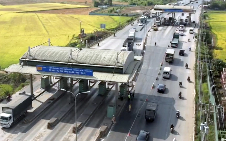 Rút ngắn thời gian sửa chữa quốc lộ 51, thi công cả ngày lẫn đêm - Ảnh 3.