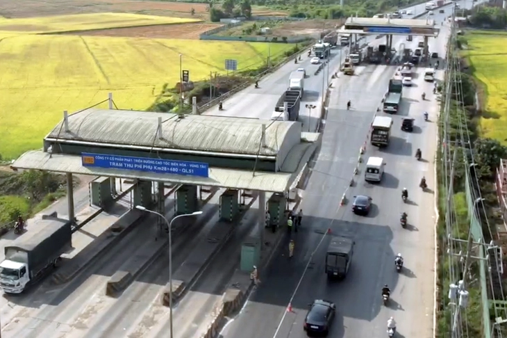 Đồng Nai bắt đầu tháo dỡ 2 trạm thu phí trên quốc lộ 51 - Ảnh 2.