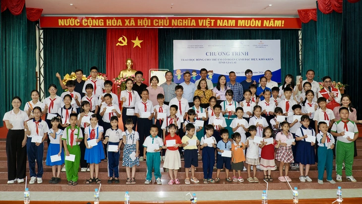 Tôn Đông Á - Ảnh 2.